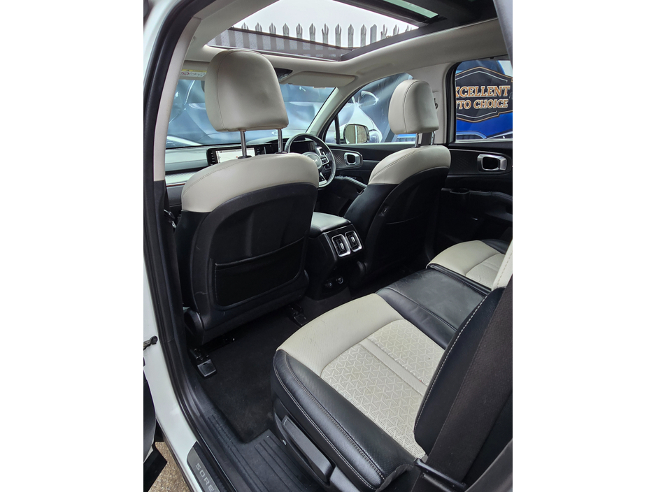 2022 Kia Sorento - image 23