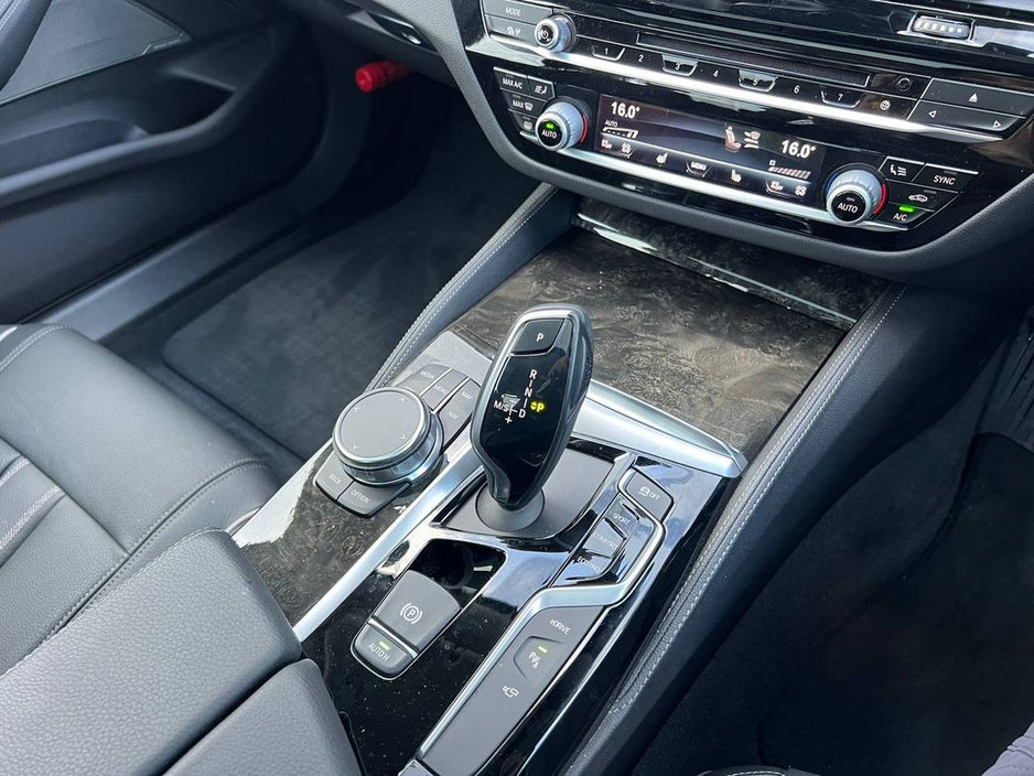 2018 BMW 5 Series 530e LUXURY LINE 2.0 HYBRID // FULL SERVICE HISTORY/ /TILT & SLIDE SUNROOF // HARMAN/KARDON €24,900