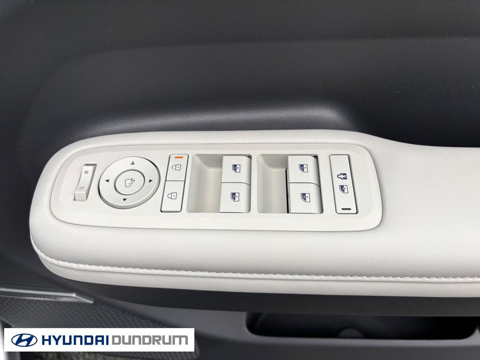 2025 Hyundai Santa Fe - image 15