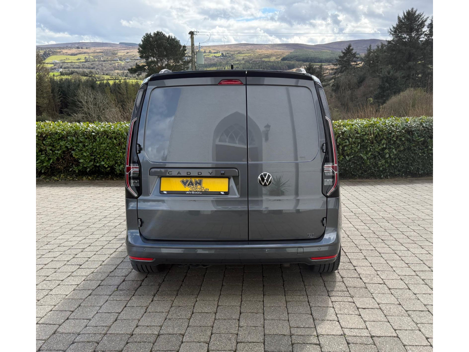 2023 Volkswagen Caddy - image 8