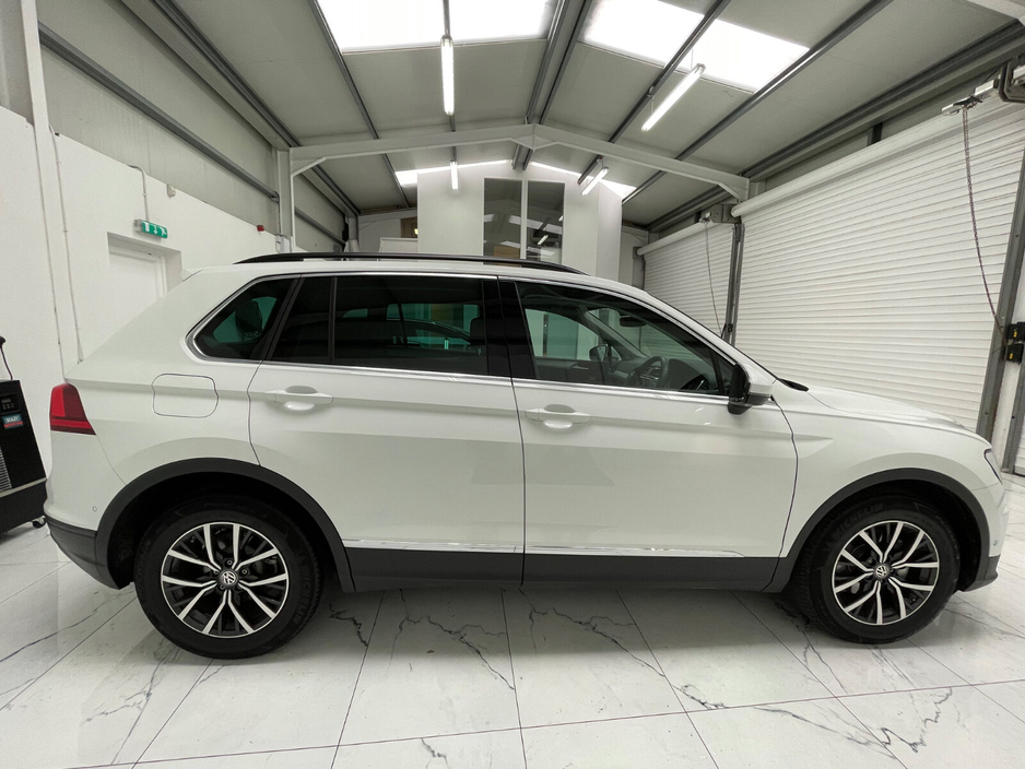 2020 Volkswagen Tiguan - image 2