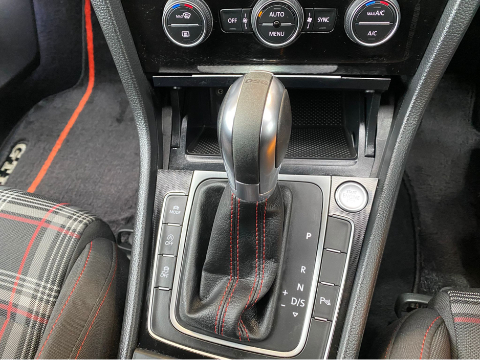 2016 Volkswagen Golf - image 13