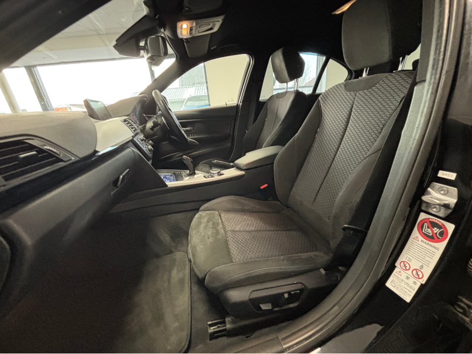 2014 BMW 3 Series - image 8