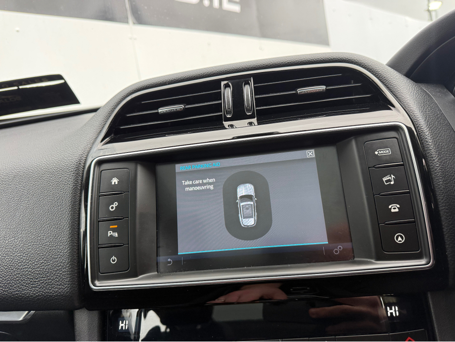 2016 Jaguar F-Pace 2.0 D AWD R-SPORT AUTO 5DR €15,950