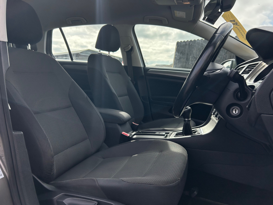 2016 Volkswagen Golf - image 9