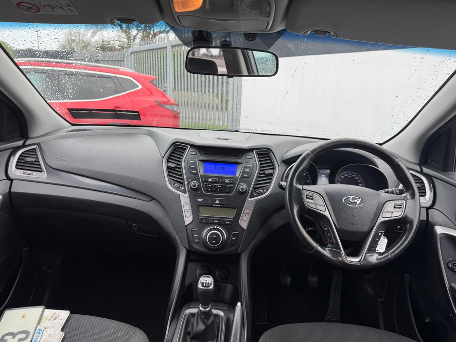 2016 Hyundai Santa Fe - image 10