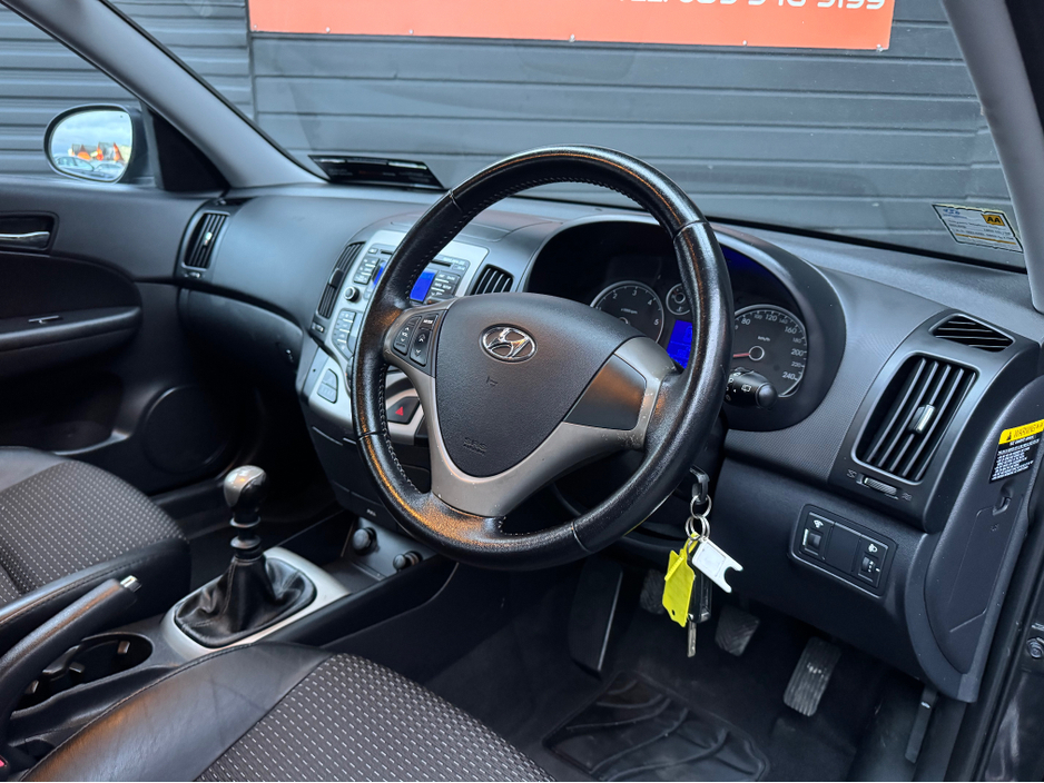 2010 Hyundai i30 - image 9