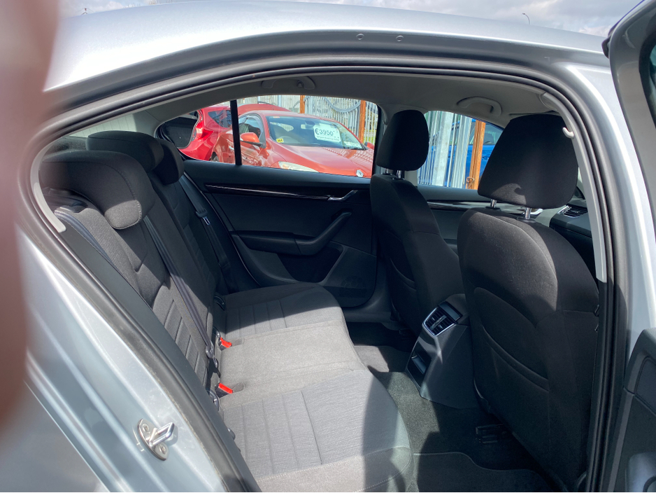 2015 Skoda Octavia - image 11