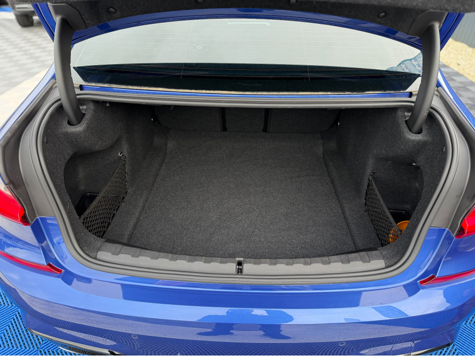 2020 BMW 3 Series - image 35