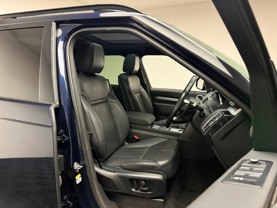 2020 Land Rover Discovery - image 10