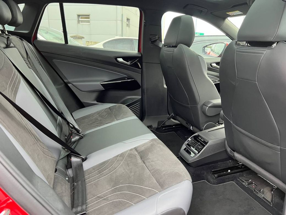 2023 Volkswagen ID.4 - image 9