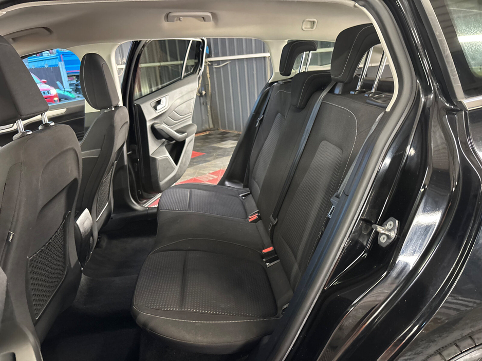 2019 Ford Focus - image 15