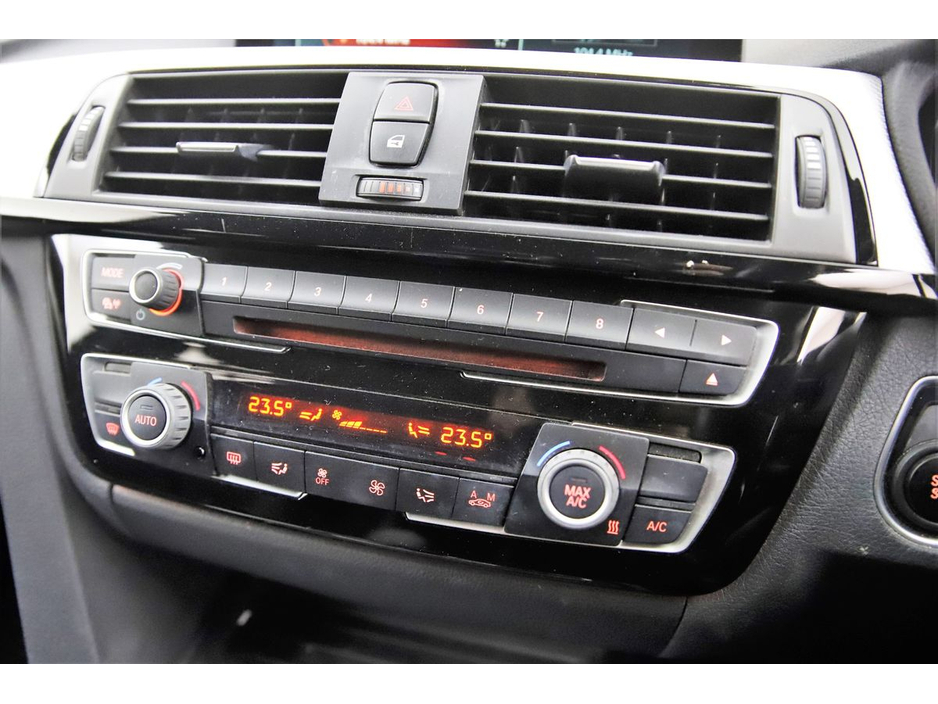 2017 BMW 3 Series - image 21