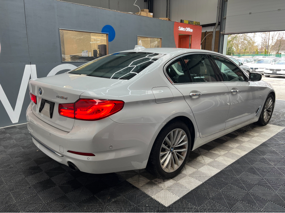 2017 BMW 5 Series - image 2