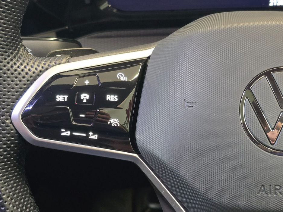 2024 Volkswagen Golf - image 27