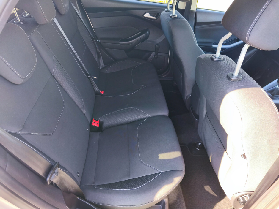 2015 Ford Focus - image 12