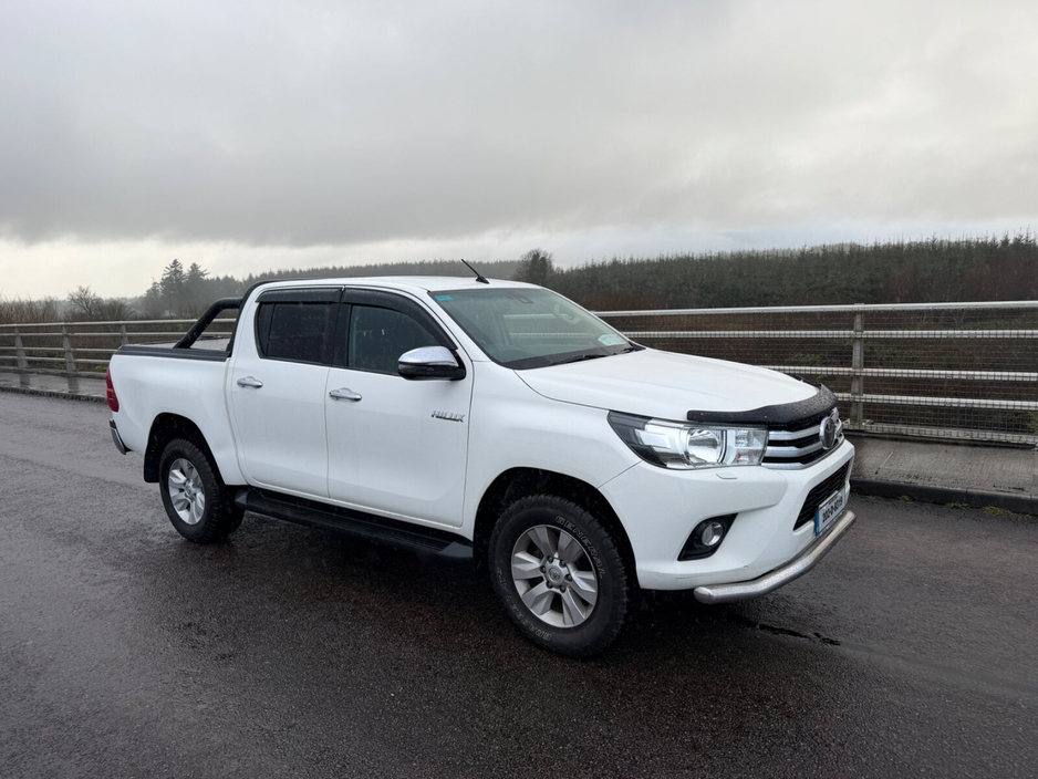 2020 Toyota Hilux - image 11