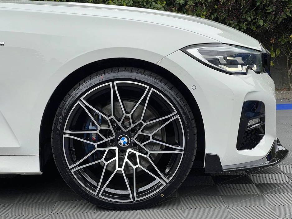 2021 BMW 3 Series - image 9