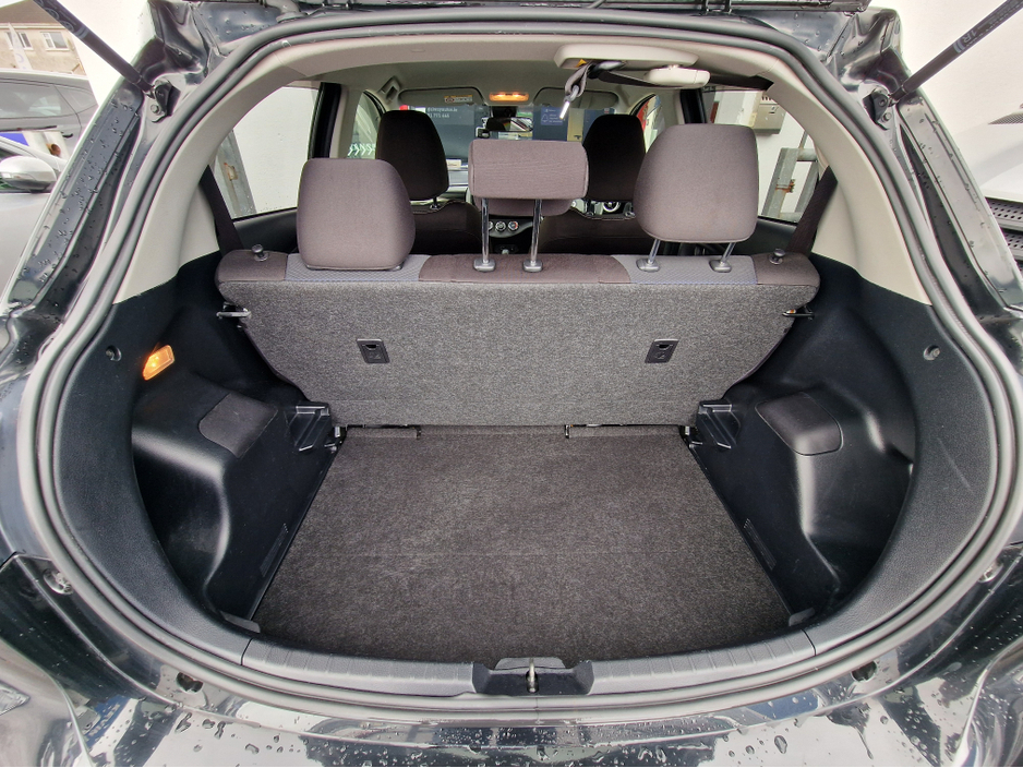 2018 Toyota Yaris - image 30