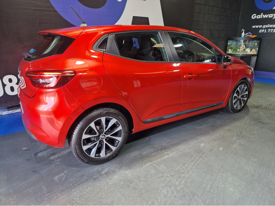 2022 Renault Clio - image 10