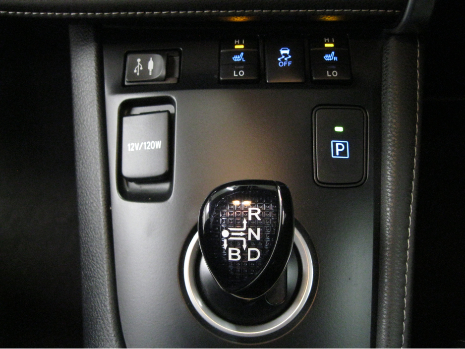 2016 Toyota Auris - image 24