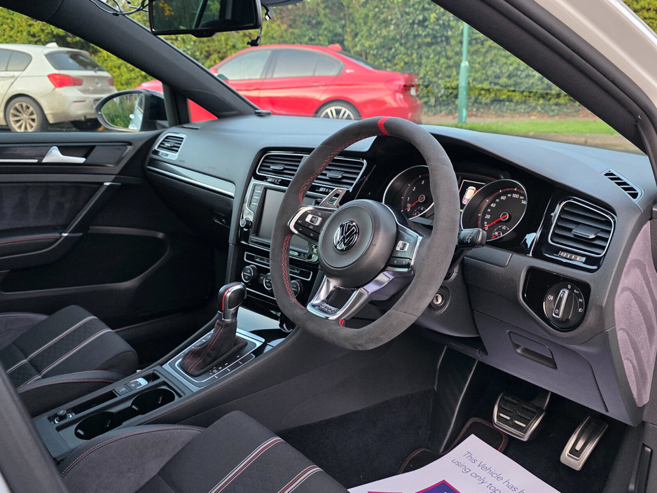 2016 Volkswagen Golf - image 19