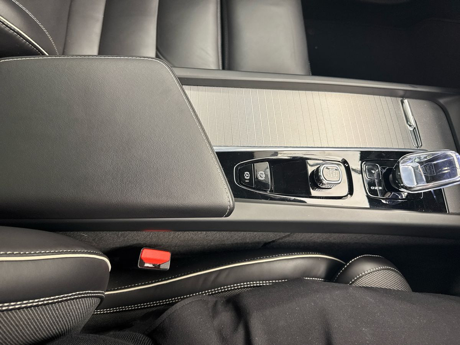 2024 Volvo XC60 - image 20