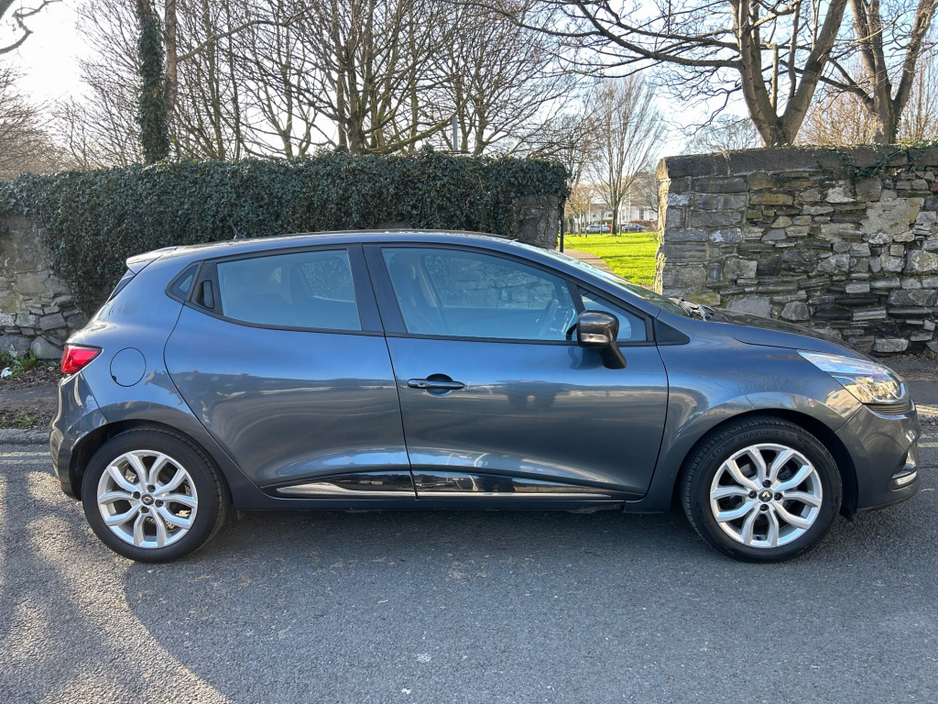 2018 Renault Clio - image 9