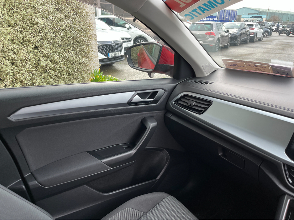 2023 Volkswagen T-Roc ACTIVE AUTOMATIC 1.5 PETROL //VERY LOW MILES//KEYLESS ENTRY//ADAPTIVE CRUISE CONTROL//BLIND SPOT WARNING// €29,950