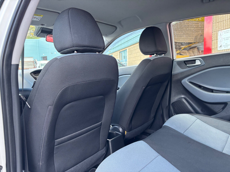 2017 Hyundai i20 - image 13