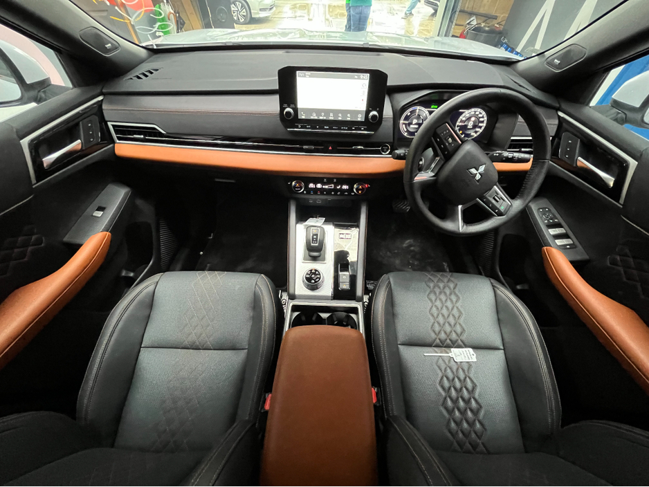 2024 Mitsubishi Outlander - image 21