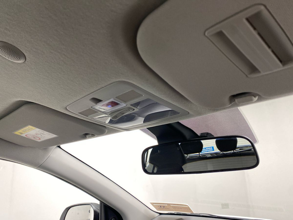 2024 Hyundai i10 - image 18