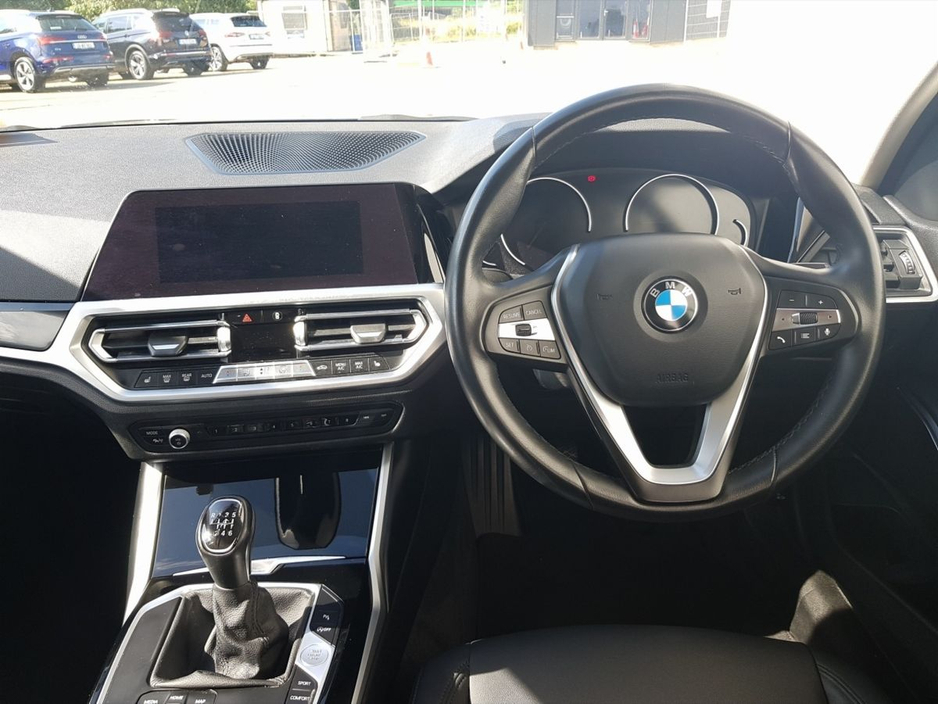 2021 BMW 3 Series - image 5