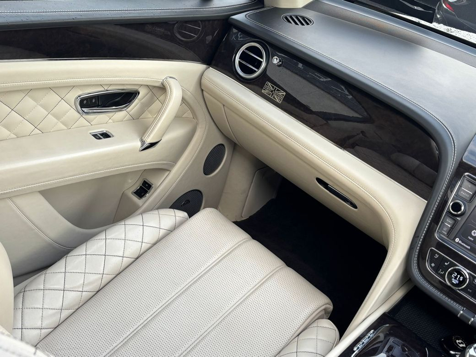 2016 Bentley Bentayga - image 26