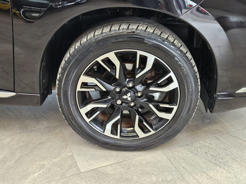 2018 Mitsubishi Outlander - image 8