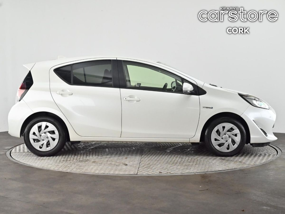 2020 Toyota Aqua - image 2