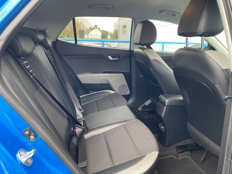 2023 Kia Stonic - image 8