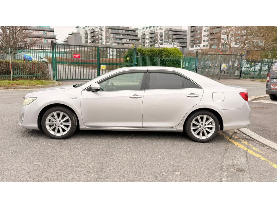 2012 Toyota Camry - image 7