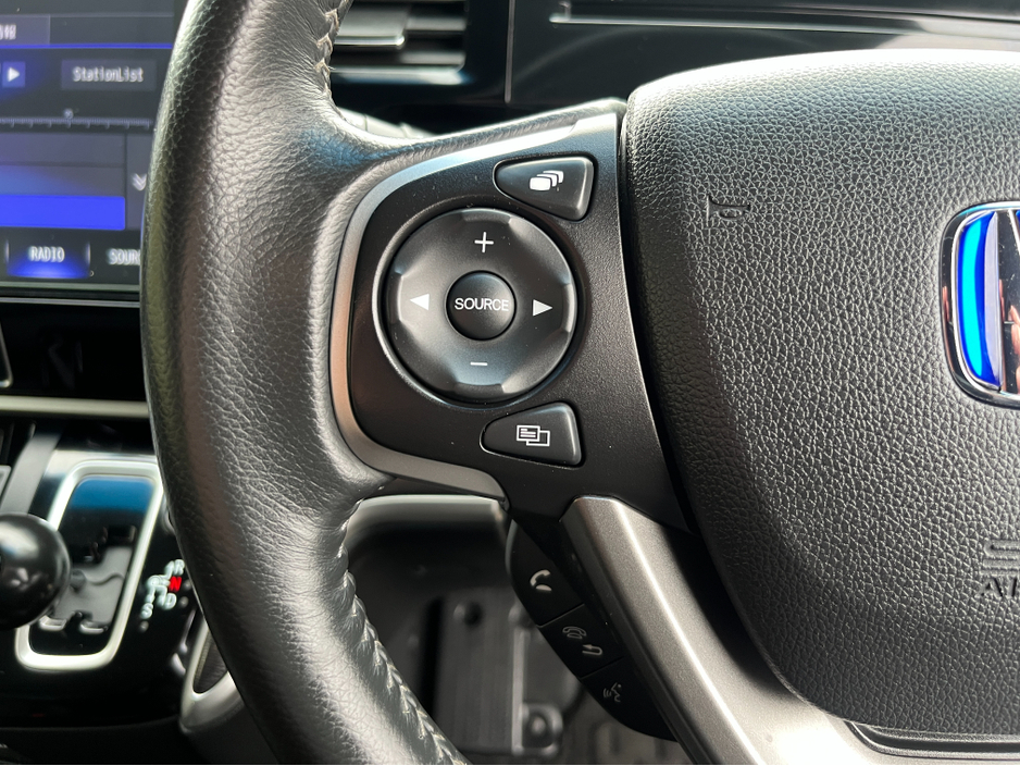 2019 Honda Stepwagon - image 23