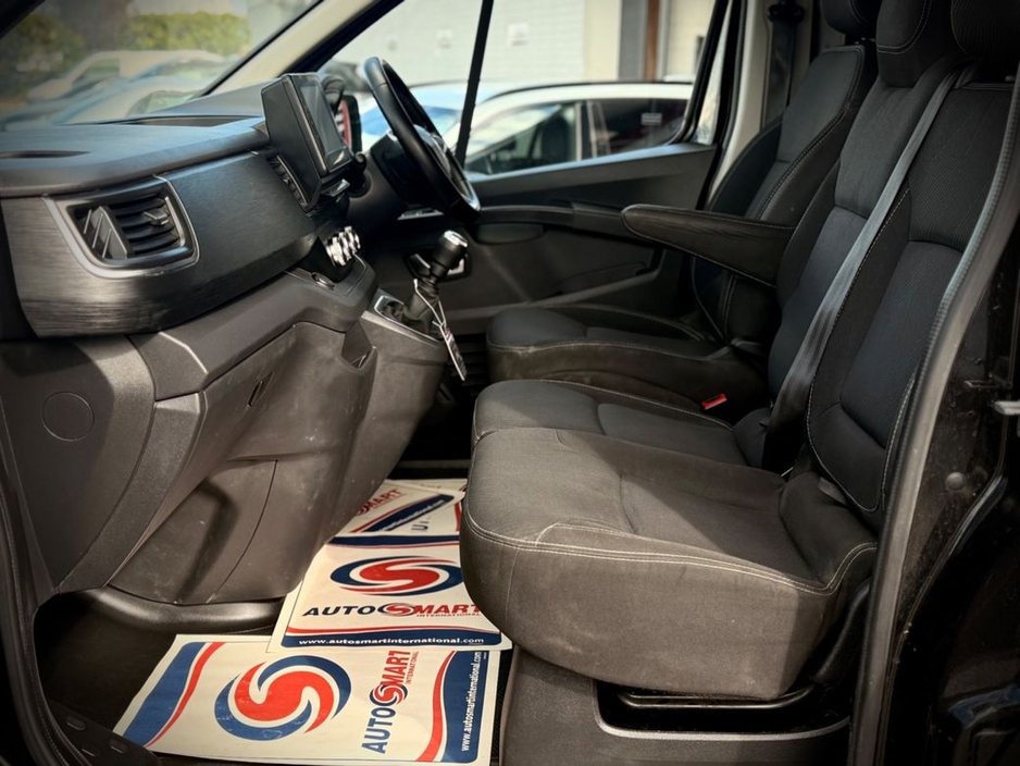 2023 Renault Trafic - image 15