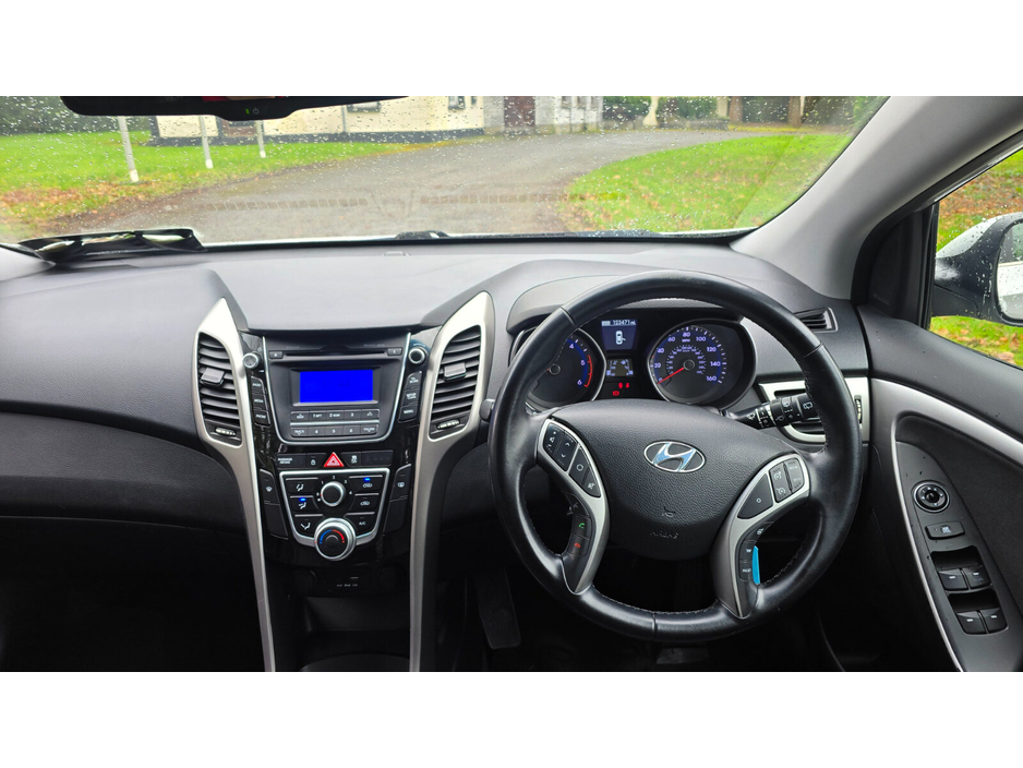 2016 Hyundai i30 - image 13