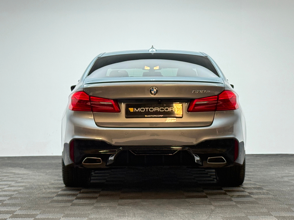 2019 BMW 5 Series - image 6