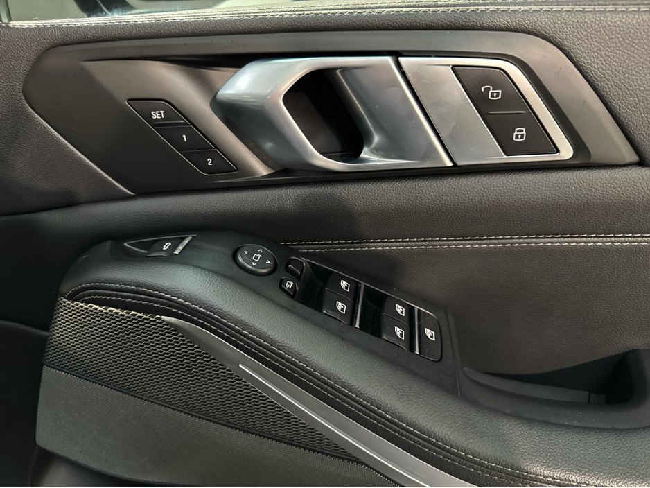 2019 BMW X5 - image 21