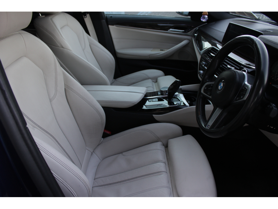 2019 BMW 5 Series - image 11