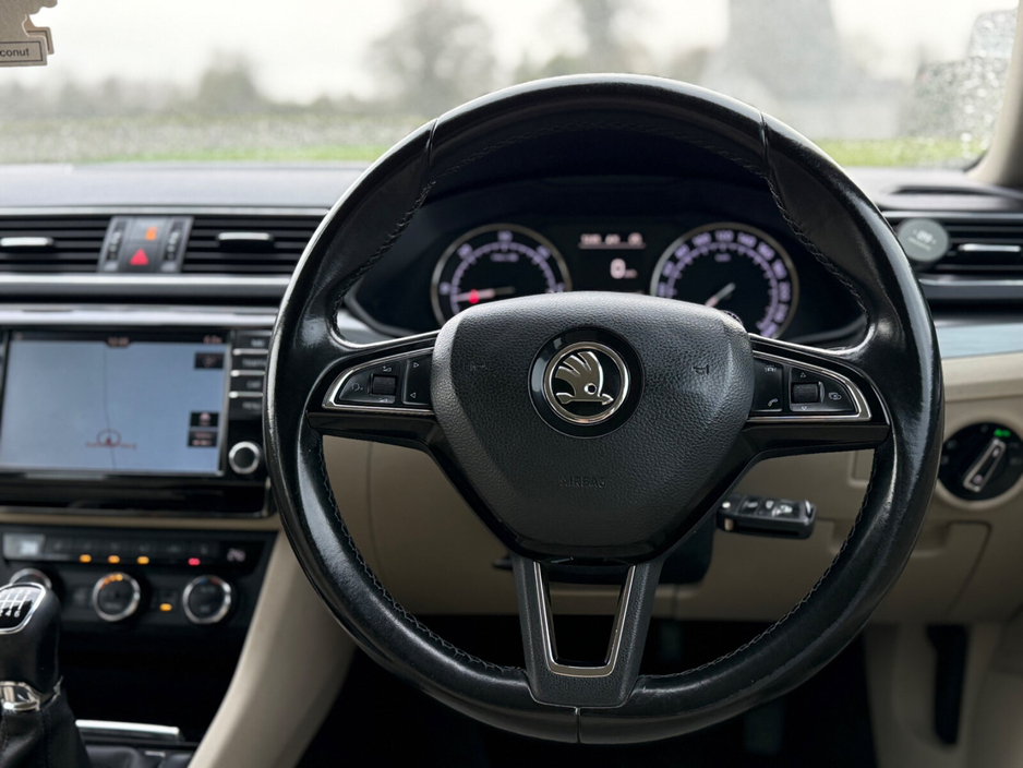 2017 Skoda Superb - image 11
