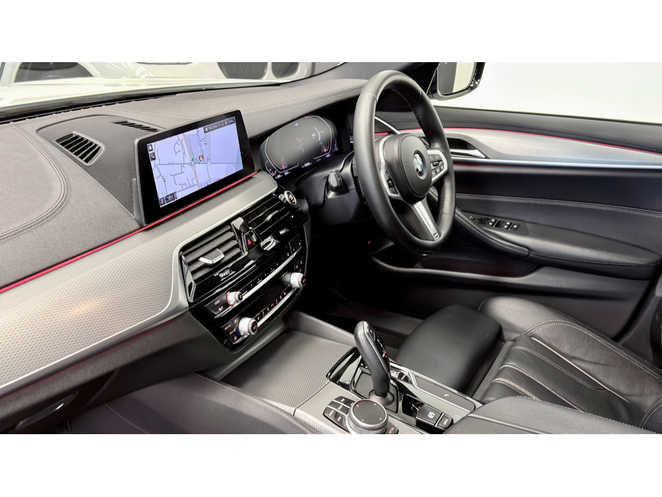 2020 BMW 5 Series - image 12