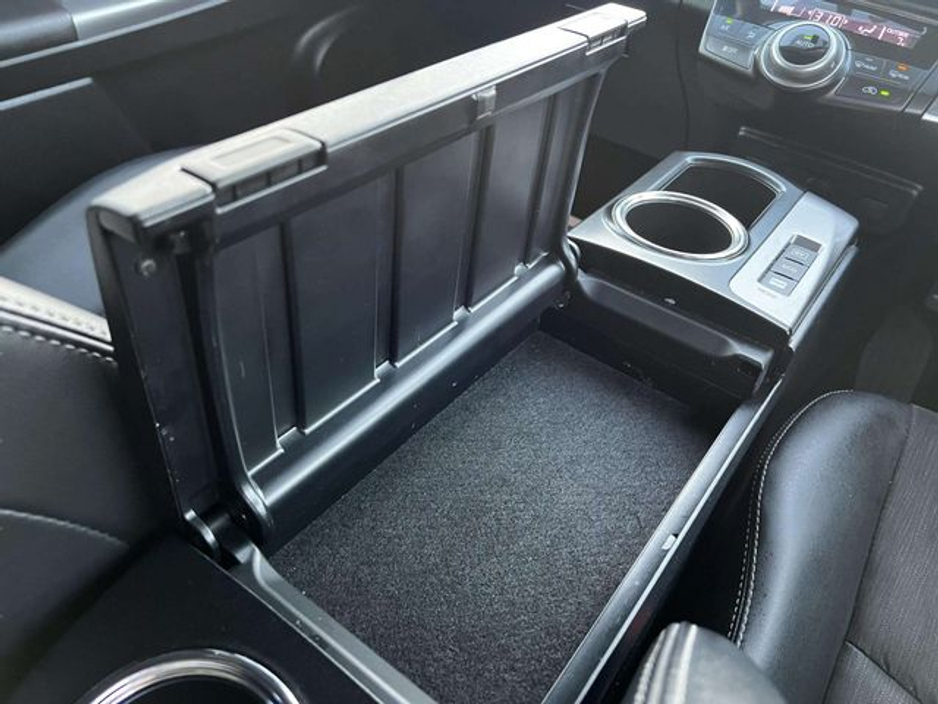 2017 Toyota Prius - image 11