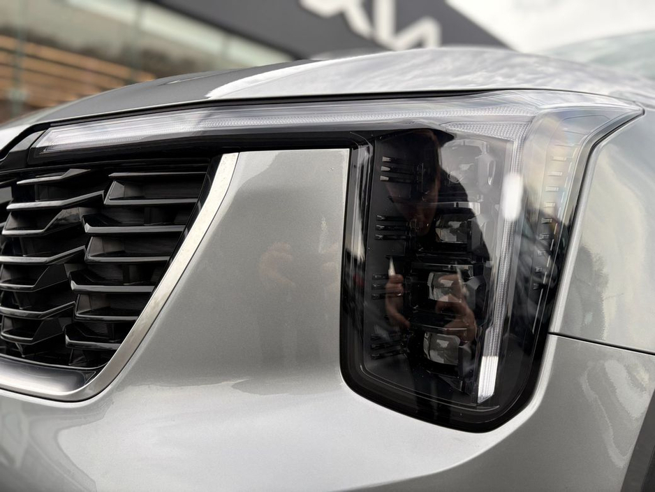 2025 Kia Sorento - image 7