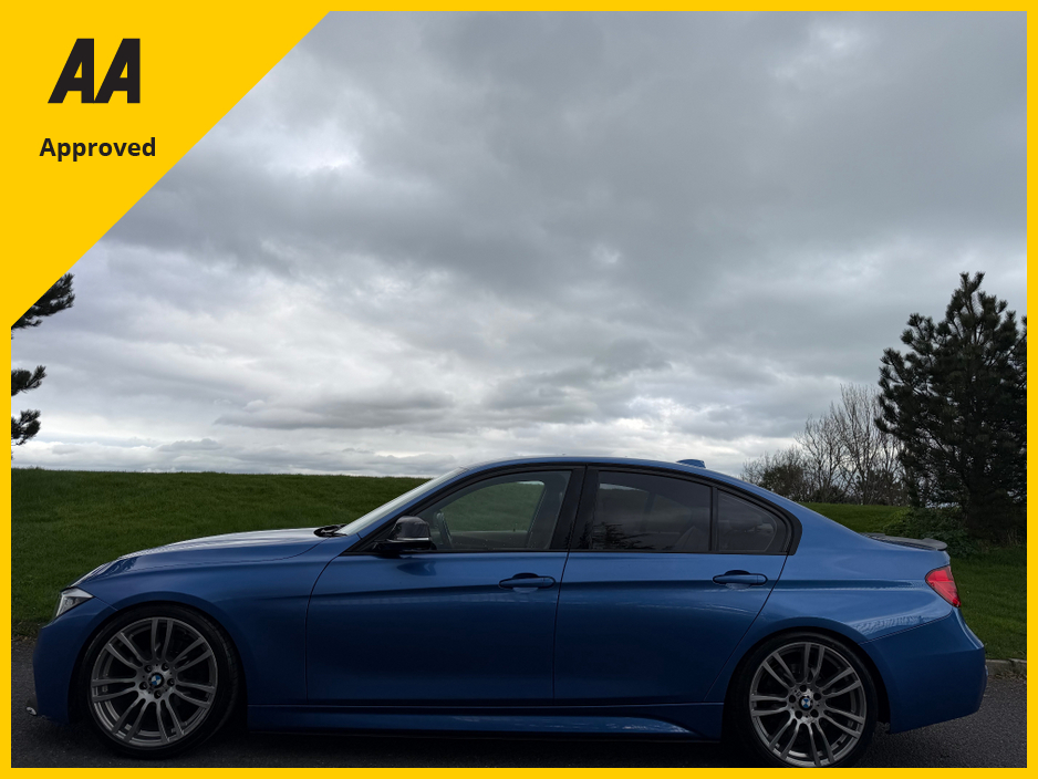 2013 BMW 3 Series - image 4