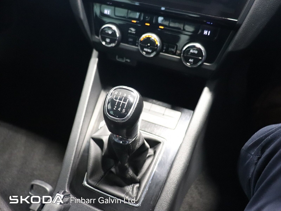 2019 Skoda Octavia - image 18